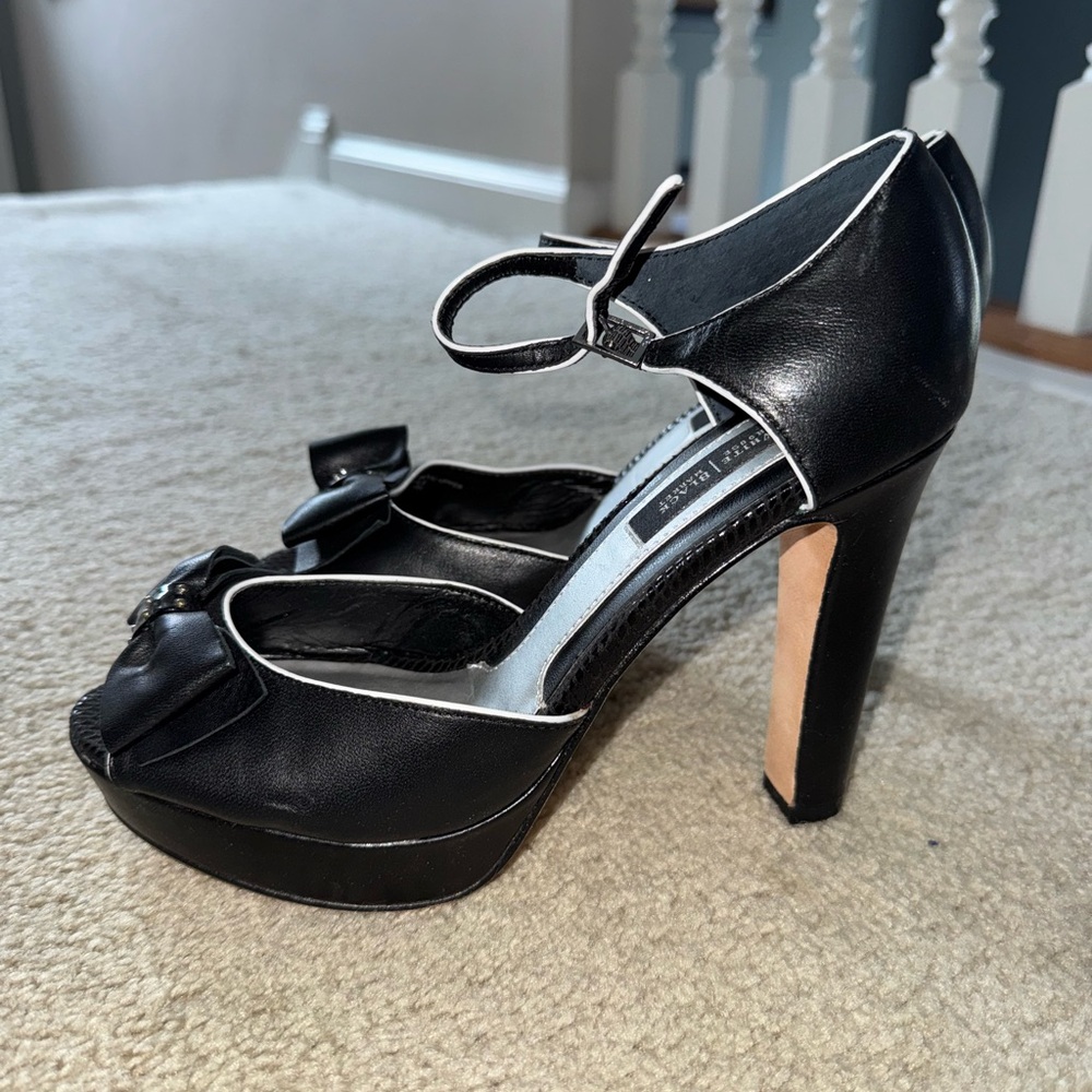 White House Black Market Size 7 Heels